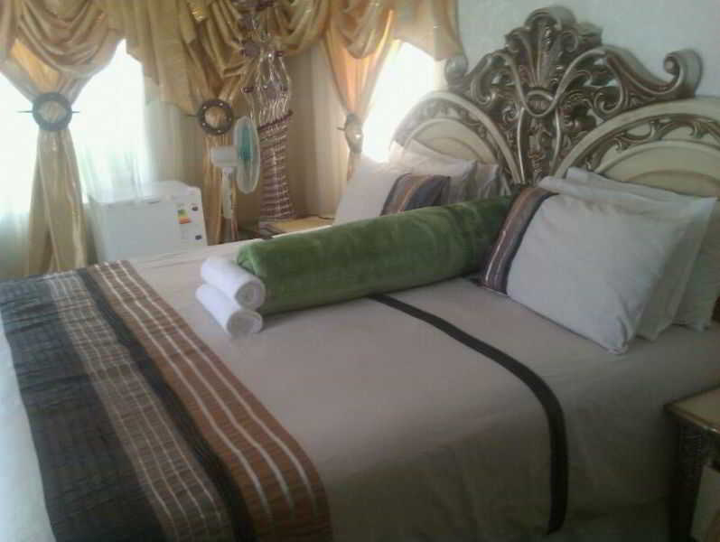 Bulawayo Continental Hotel Esterno foto