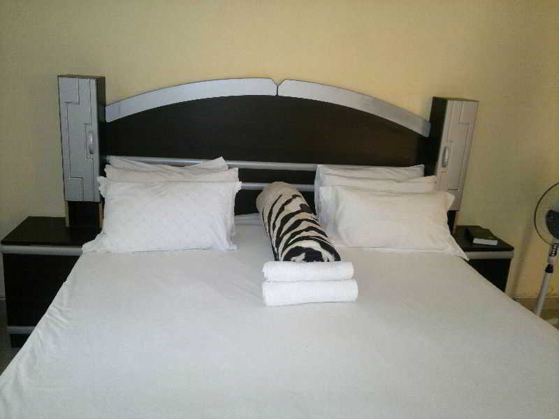 Bulawayo Continental Hotel Esterno foto